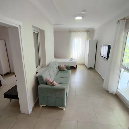 Bucak & מלון דירות 4*